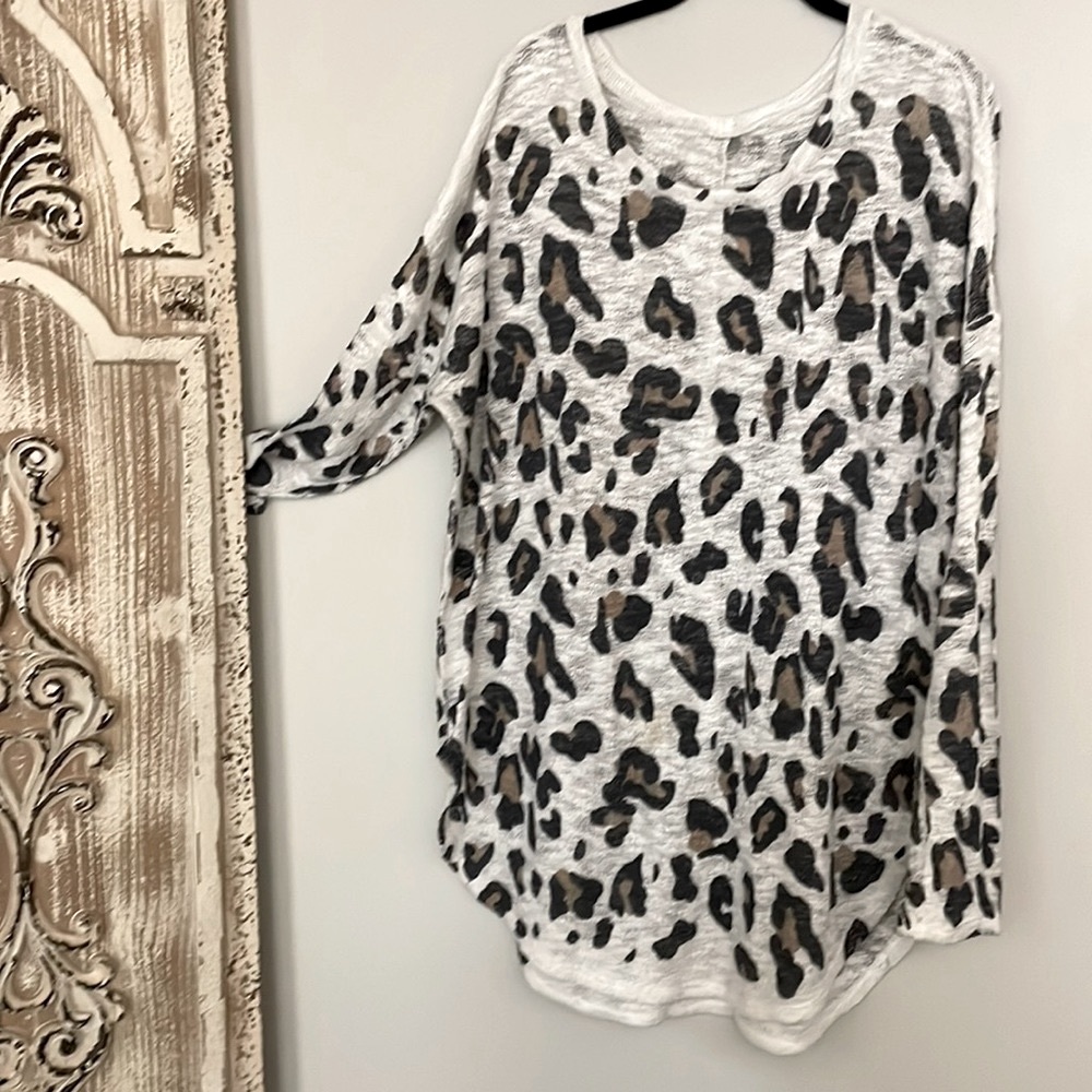 LUNA CHIC WHITE & LEOPARD PRINT TUNIC